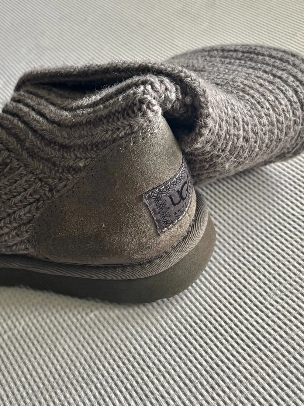 UGG Classic Women Cardy Heather Grey Knit Boots (Size 7 Women’s)